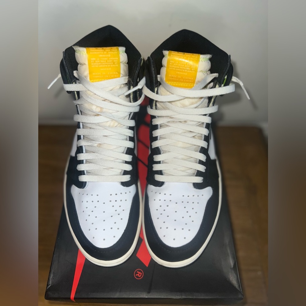 Air Jordan 1 Retro High OG ( Volt Gold )